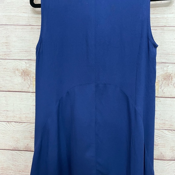NWT Fever Womens Blue Sharkbite Hem Sleeveless Blouse Size Small - Picture 3 of 4